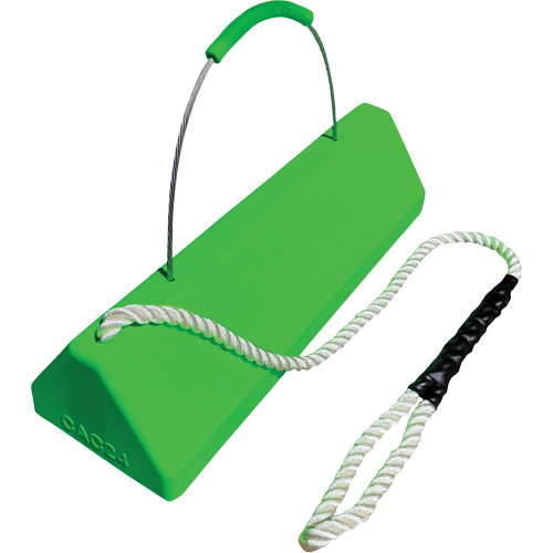 Cale de roue pour avion Checkers Safety SafeRay avec poign&eacute;e &agrave; c&acirc;ble avec cordage en boucle, Ur&eacute;thane, Vert fluorescent, 24" la x 8" p x 6" h Mukwa Safety Services