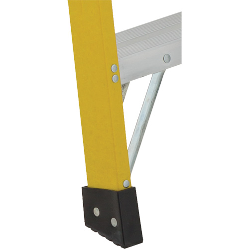 Industrial Heavy-Duty Stepladders (6900 Series), 4', Fibreglass, 300 lbs. Capacity, Type 1A Mukwa Safety Services