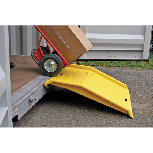 Rampe portable en poly pour contenant d'exp&eacute;dition, Capacit&eacute; de 750 lb, 35" la x 36" lo Mukwa Safety Services