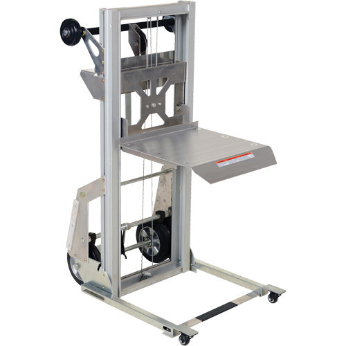 Appareil de levage portatif en aluminium, M&eacute;canisme Pompe au pied, Capacit&eacute; de 200 lb, Levage max de 61" Mukwa Safety Services