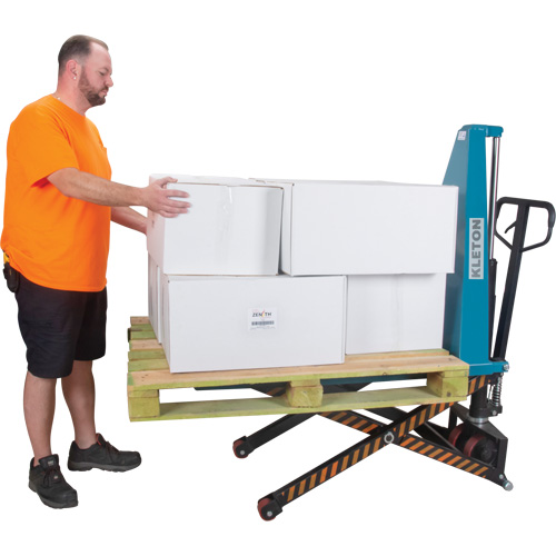 L&egrave;ve-palette manuel &agrave; ciseaux, 45-1/4" lo x 27" la, Acier, Capacit&eacute; de 3300 lb Mukwa Safety Services
