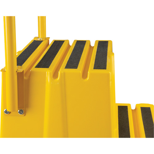 Escabeau industriel, 4 marches, 44" x 22-1/4" x Hauteur 65-1/8" Mukwa Safety Services