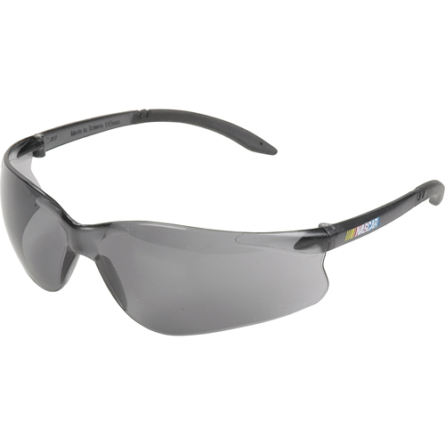 Lunettes de s&eacute;curit&eacute; Nascar GT, Lentille Grise/fum&eacute;e, Anti-&eacute;gratignures, R&eacute;pond ou surpasse la norme CSA Z94.3 Mukwa Safety Services