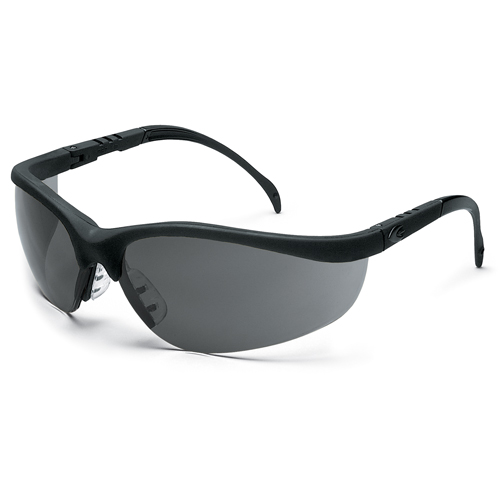 Lunettes de s&eacute;curit&eacute; Klondike, Lentille Grise/fum&eacute;e, Antibu&eacute;e/Anti-&eacute;gratignures, R&eacute;pond ou surpasse la norme CSA Z94.3 Mukwa Safety Services