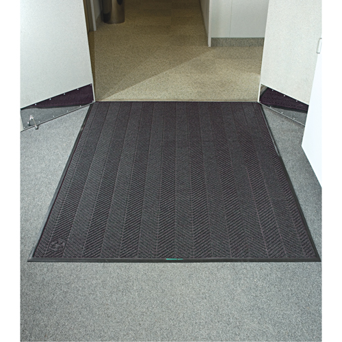 Tapis WaterHog Max Classic &agrave; motif chevrons, Essuie-pieds/grattoir, 3' x 8' x 3/8", Cendre grise Mukwa Safety Services