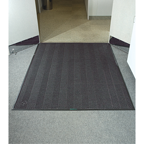 Tapis WaterHog Max Classic &agrave; motif chevrons, Essuie-pieds/grattoir, 6' x 8' x 3/8", Cendre grise Mukwa Safety Services