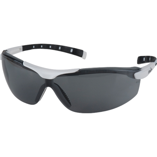 Lunettes de s&eacute;curit&eacute; s&eacute;rie Z1500, Lentille Grise/fum&eacute;e, Anti-&eacute;gratignures, R&eacute;pond ou surpasse la norme CSA Z94.3 Mukwa Safety Services