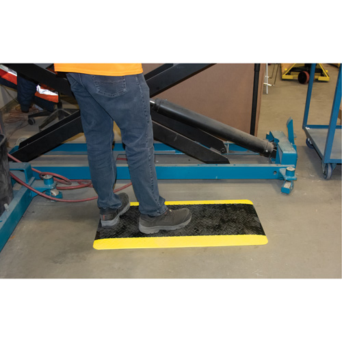 Tapis antifatigue, Losange, 1-2/3' x 3-1/4' x 3/4", Noir/Jaune, Polyur&eacute;thane Mukwa Safety Services
