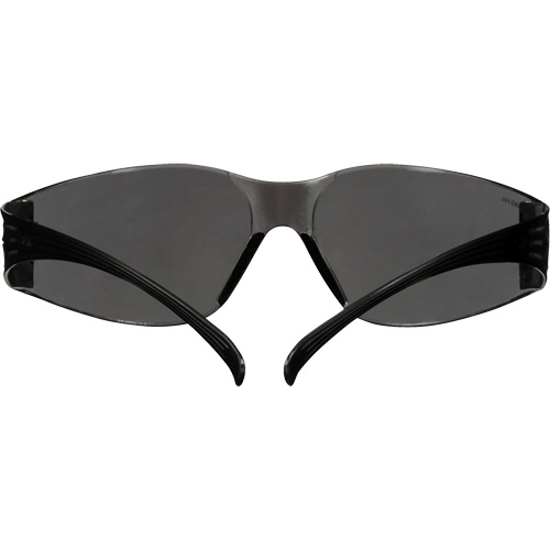 Lunettes de protection de s&eacute;rie 100 SecureFit, Lentille Gris, Antibu&eacute;e/Anti-&eacute;gratignures, ANSI Z87+/R&eacute;pond ou surpasse la norme CSA Z94.3 Mukwa Safety Services