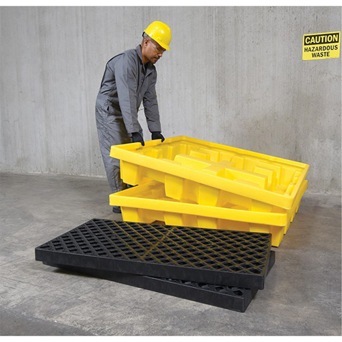 Ultra-Spill Pallet emboitable, 4 barils, Capacit&eacute; de d&eacute;versement 66 gal. US, 51" x 51" x 10" Mukwa Safety Services