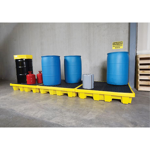 Ultra-Spill Pallet emboitable, 4 barils, Capacit&eacute; de d&eacute;versement 66 gal. US, 51" x 51" x 10" Mukwa Safety Services