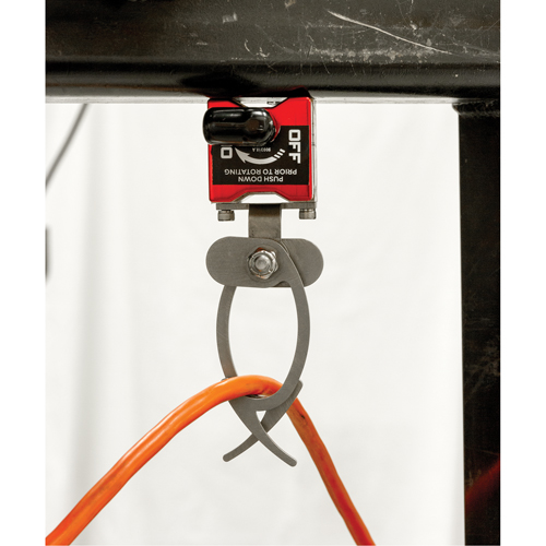 Crochets de suspension avec interrupteur, Longueur de 5-3/4", Diam&egrave;tre de 1-3/4", Capacit&eacute; de 35 lb Mukwa Safety Services