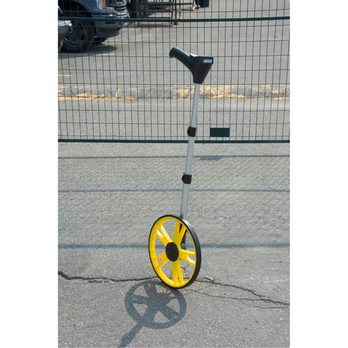 Roue d'arpentage num&eacute;rique, 12,5"/31,8 cm, Gamme de 99999,9 m, Pieds/m&egrave;tres Mukwa Safety Services