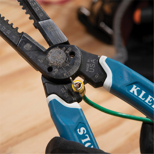 Outil polyvalent Klein-Kurve pour d&eacute;nuder, couper et sertir les fils, 8-1/4" lo, 8 - 20 AWG Mukwa Safety Services