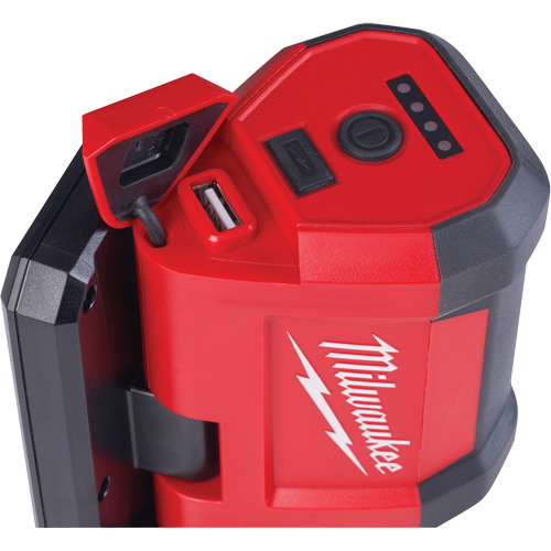 Projecteur &agrave; faisceau large pour entretien et r&eacute;paration avec chargeur USB M12 Rover, DEL, 700 lumens Mukwa Safety Services