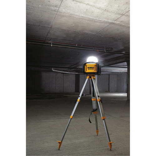 Baladeuse polyvalent sans fil Tool Connect 20V Max, DEL, 5000 lumens, Boîtier en Plastique Mukwa Safety Services