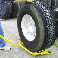 Socle roulant pour roue de camion, Capacit&eacute; de 280 lb Mukwa Safety Services