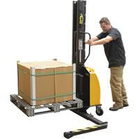 Gerbeur motoris&eacute; avec m&acirc;t &eacute;troit, Fonctionnement &eacute;lectrique, Capacit&eacute; 1000 lb, Lev&eacute;e max 63" Mukwa Safety Services