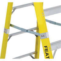Industrial Heavy-Duty Stepladders (6400 Series), 4', Fibreglass, 300 lbs. Capacity, Type 1A Mukwa Safety Services