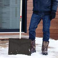Pelle &agrave; neige Nordic, Lame Polypropyl&egrave;ne, Largueur 17-3/4", Manche Prise en D Mukwa Safety Services