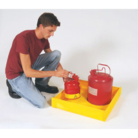 Flexible Ultra-Utility Tray, 12" lo x 12" la x 4,8" h, Cap. de d&eacute;versement 1,5 gal. US Mukwa Safety Services