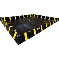 Bermes de confinement avec supports int&eacute;rieurs de parois QuickBerm , Capacit&eacute; 1435 gal. US, 12' la x 16' lo x 12" h, Support &agrave; encliqueter Mukwa Safety Services