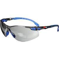 Lunettes de s&eacute;curit&eacute; Solus avec lentilles Scotchgard, Lentille Grise/fum&eacute;e, Antibu&eacute;e, R&eacute;pond ou surpasse la norme CSA Z94.3 Mukwa Safety Services