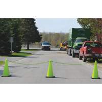 Ensemble de c&ocirc;nes de signalisation et chaînes, 28", Orange, Bande(s) r&eacute;fl&eacute;chissante(s) 4" & 6" Mukwa Safety Services