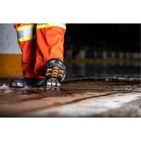 Aide &agrave; la traction sans crampons GripPro, Caoutchouc, Traction Rainur&eacute;, Moyen/Petit Mukwa Safety Services