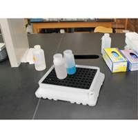 P4 Ultra-Spill Tray, 17" lo x 21" la x 4" h, Cap. de d&eacute;versement 2,9 gal. US Mukwa Safety Services