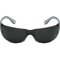 Lunettes de s&eacute;curit&eacute; Adapt Lite, Lentille Fum&eacute;e, Antibu&eacute;e/Anti-&eacute;gratignures, ANSI Z87+/R&eacute;pond ou surpasse la norme CSA Z94.3 Mukwa Safety Services