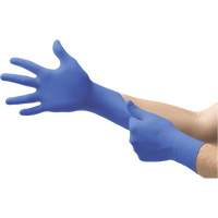 Gants jetables N21 MICROFLEX, 6,5/7/Petit, Nitrile, 4,7 mils/5,5-mil, Sans poudre, Cobalt, Classe 2 Mukwa Safety Services