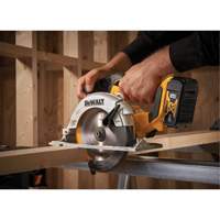 Scie circulaire sans fil &agrave; moteur sans balai Max* (outil seulement), 6-1/2", 20 V Mukwa Safety Services